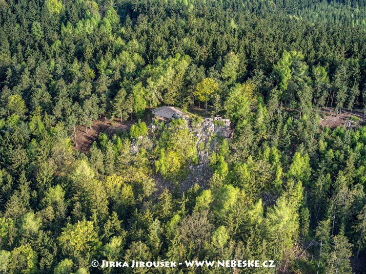 Vojenské pozorovatelny nad plochou Brda