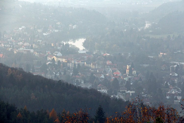 Známý výhled z Hvíždince na Řevnice a na Berounku