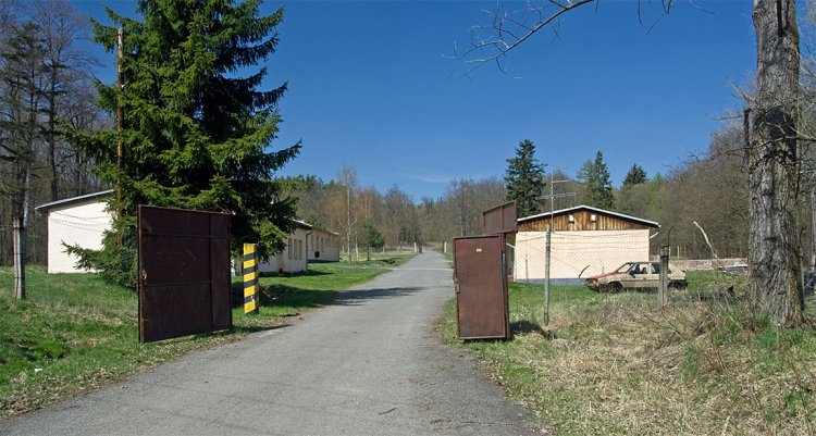 Vjezd do dělostřeleckého muničního skladu 